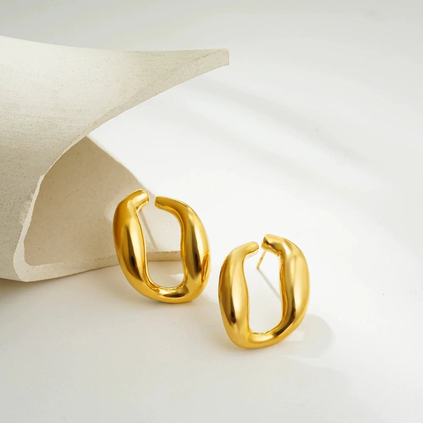 Oversized Oval Huggie Stud Earrings JLT13502