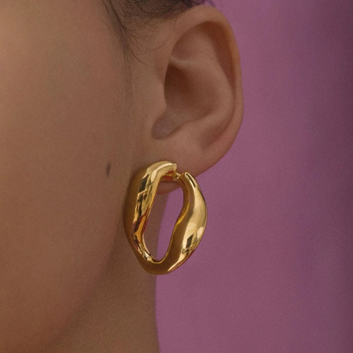 Oversized Oval Huggie Stud Earrings JLT13502