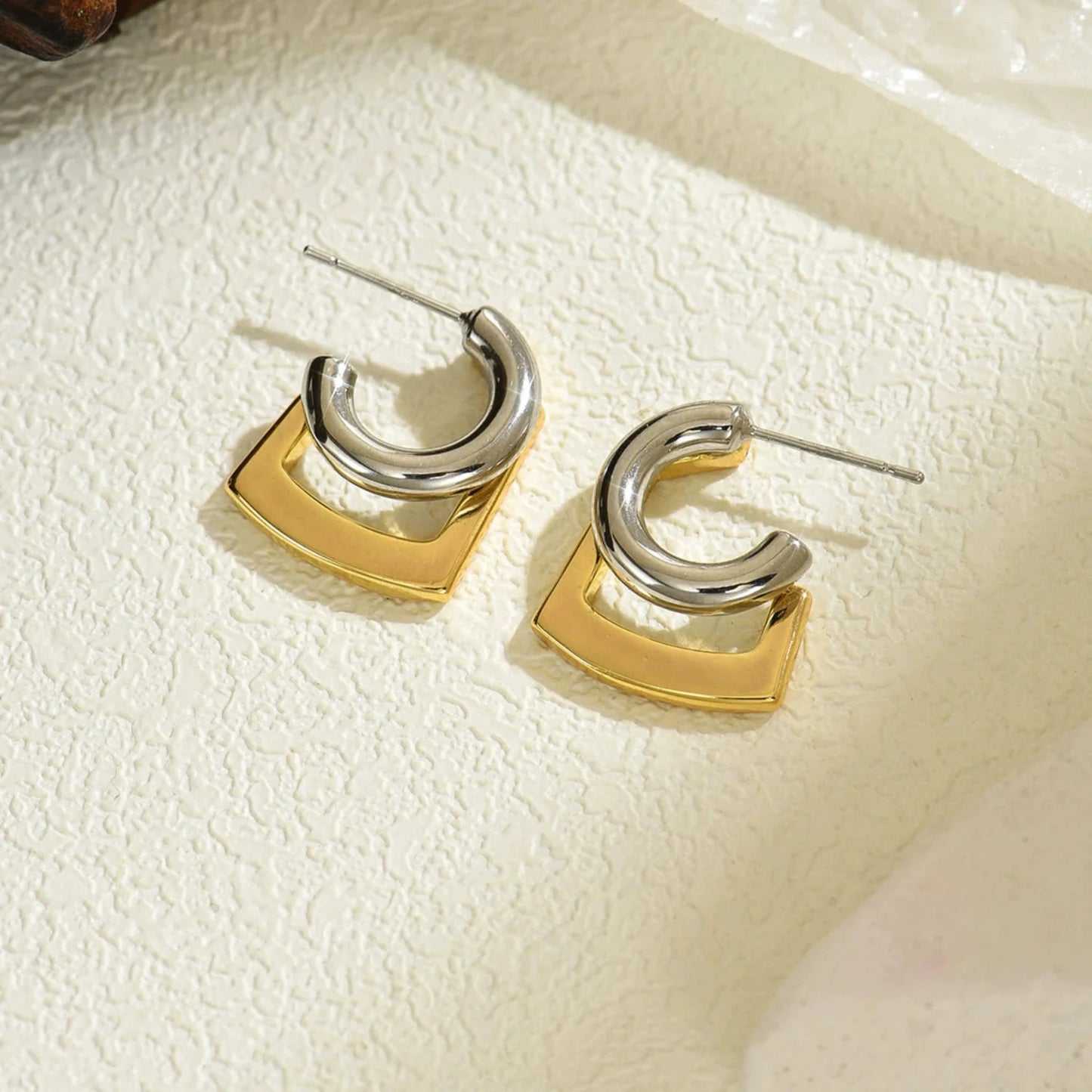 Sculpted Square Dual Hoop jlt13503