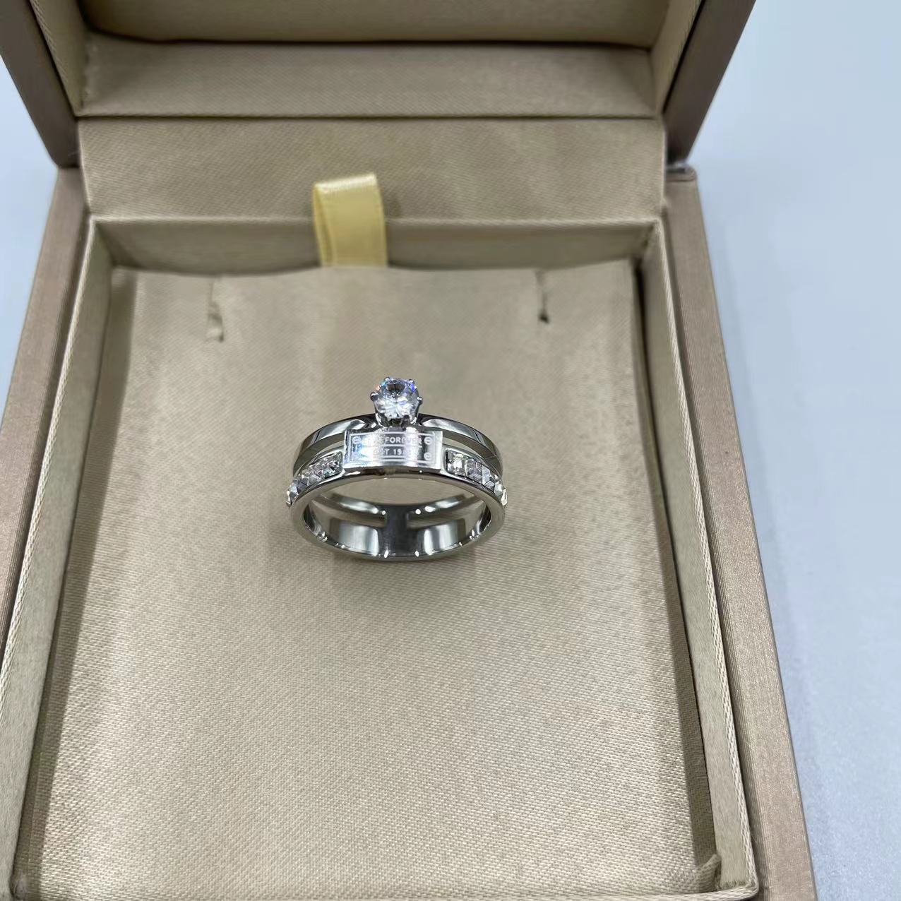 Artificial Dual Band Solitaire Ring Set