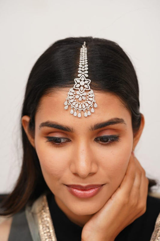 Lavina Floral Diamond Maangtikka - Attrangi