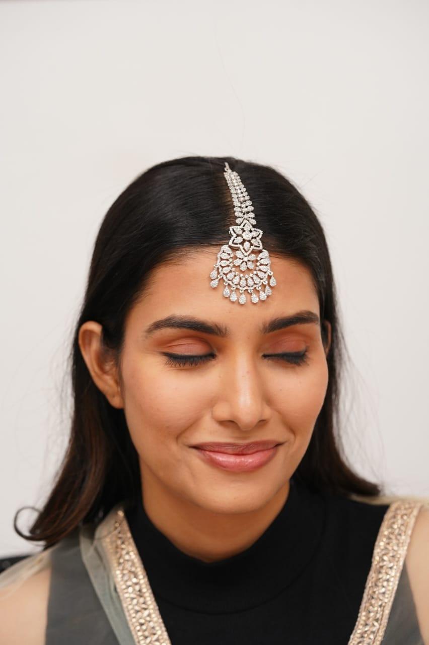 Lavina Floral Diamond Maangtikka - Attrangi