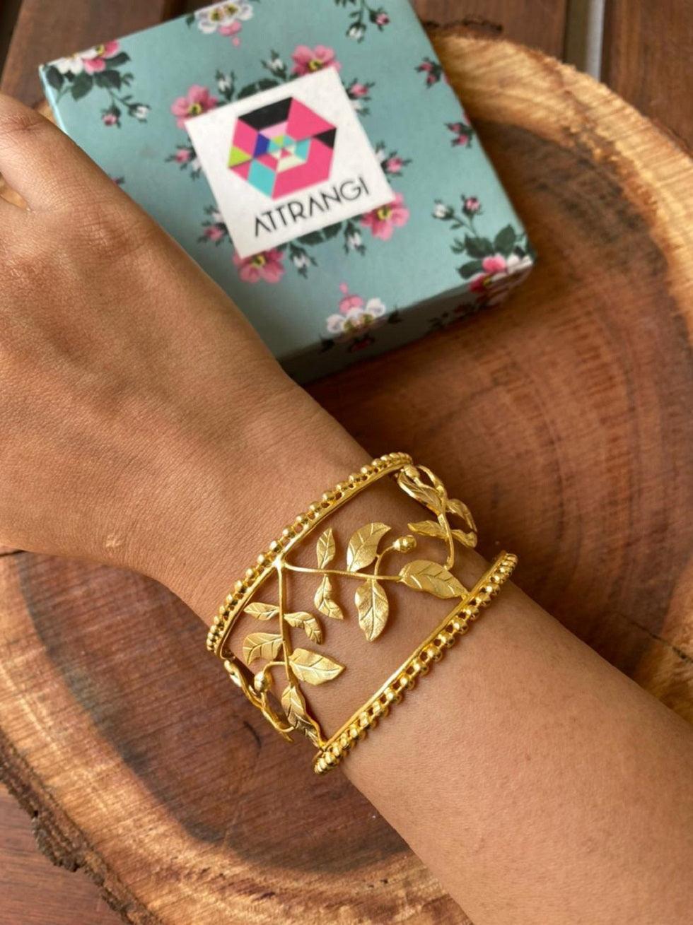 Metal Dust Flexi Gold Kada - Attrangi