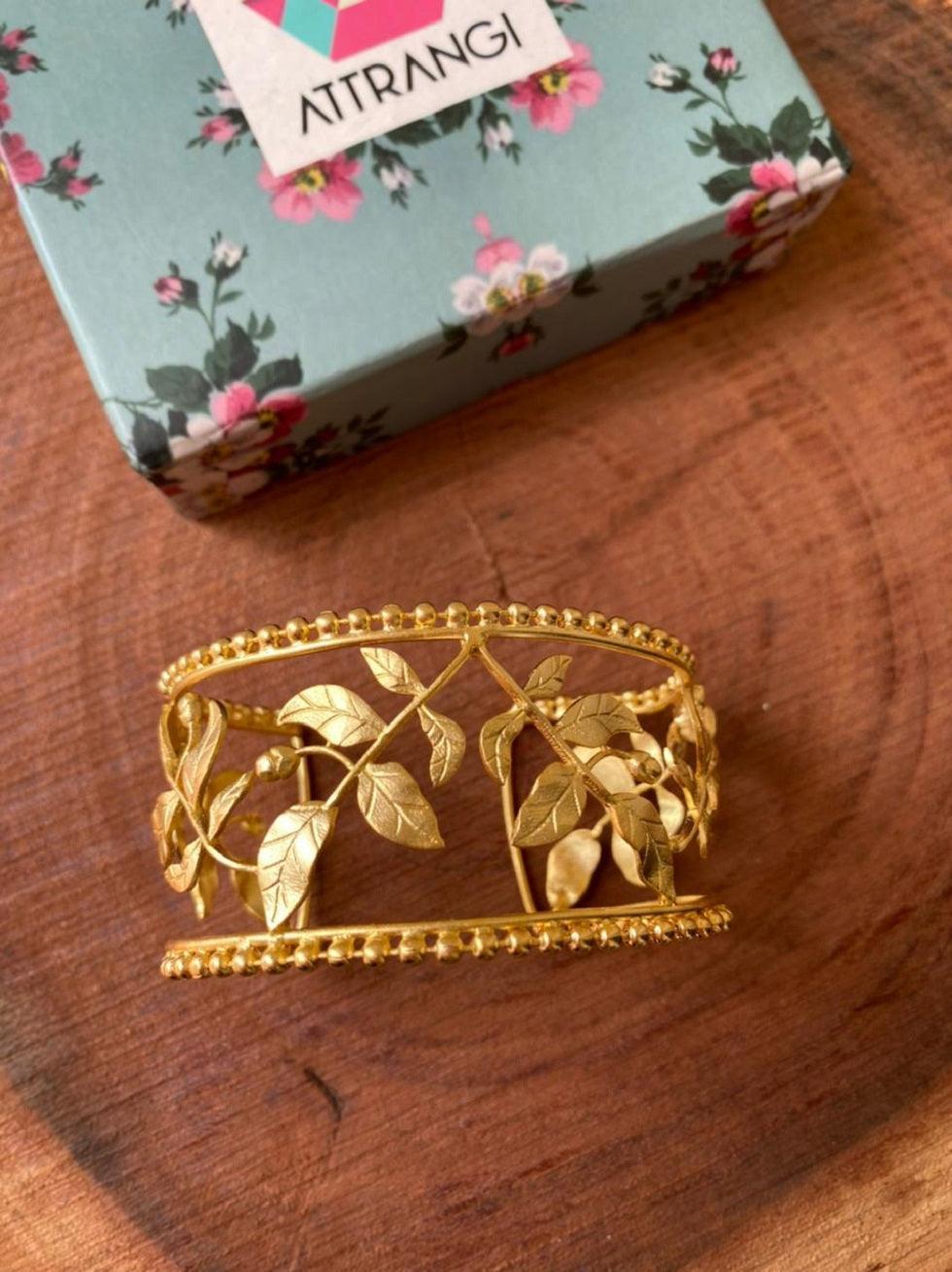 Metal Dust Flexi Gold Kada - Attrangi