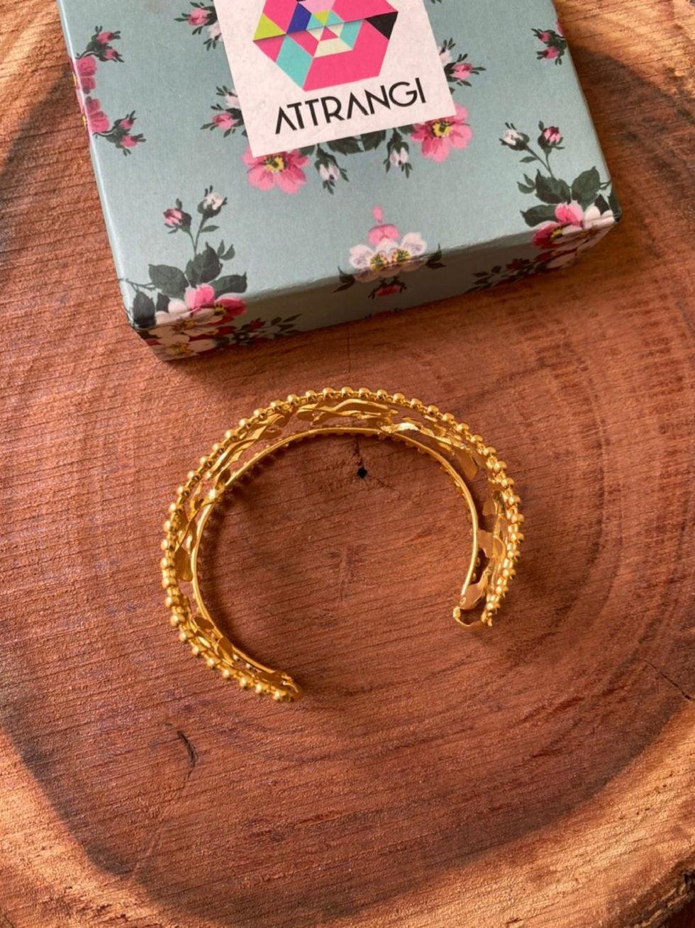 Metal Dust Flexi Gold Kada - Attrangi