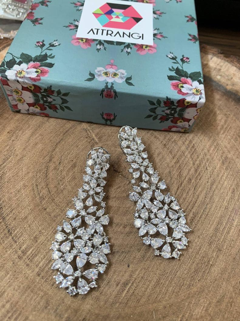 Mid-sized Stiff Earrings - Attrangi