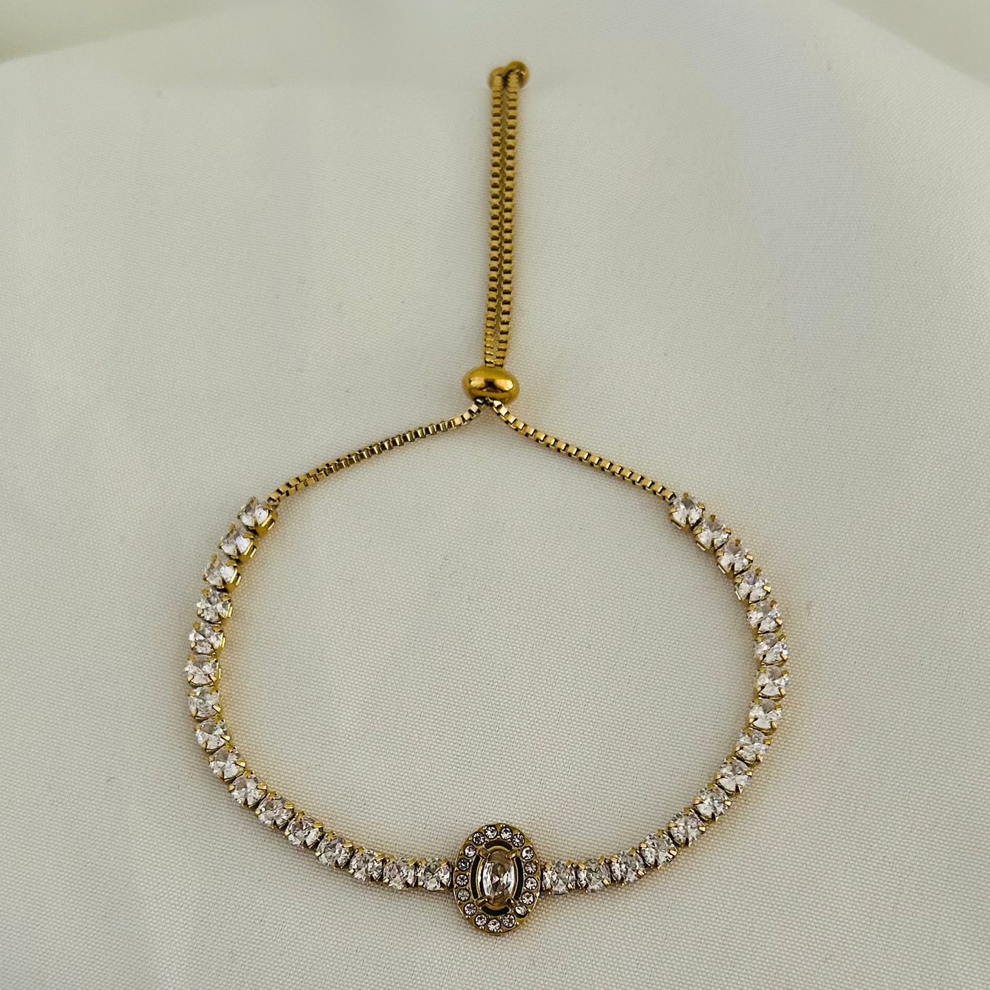 Gold adjustable bracelet with crystal stones