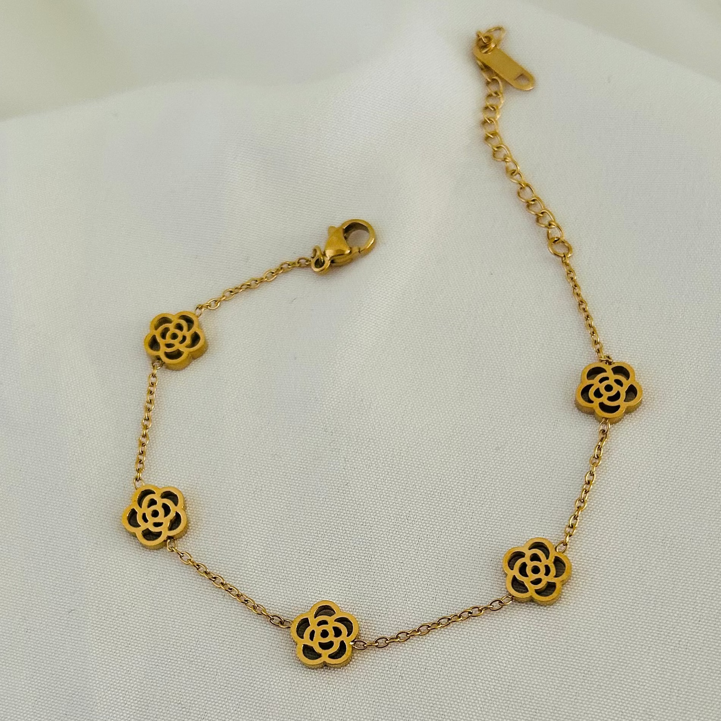 Gold bracelet with flower-shaped charms