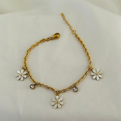 Gold bracelet with white daisy flower charms