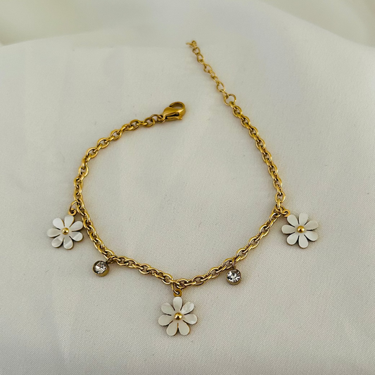 Gold bracelet with white daisy flower charms