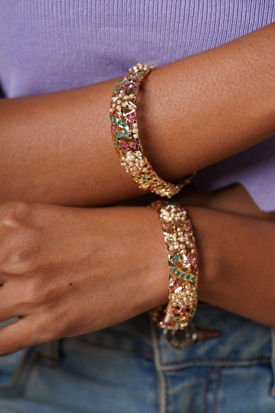Sleek Jadaau bangle in Multi - Attrangi