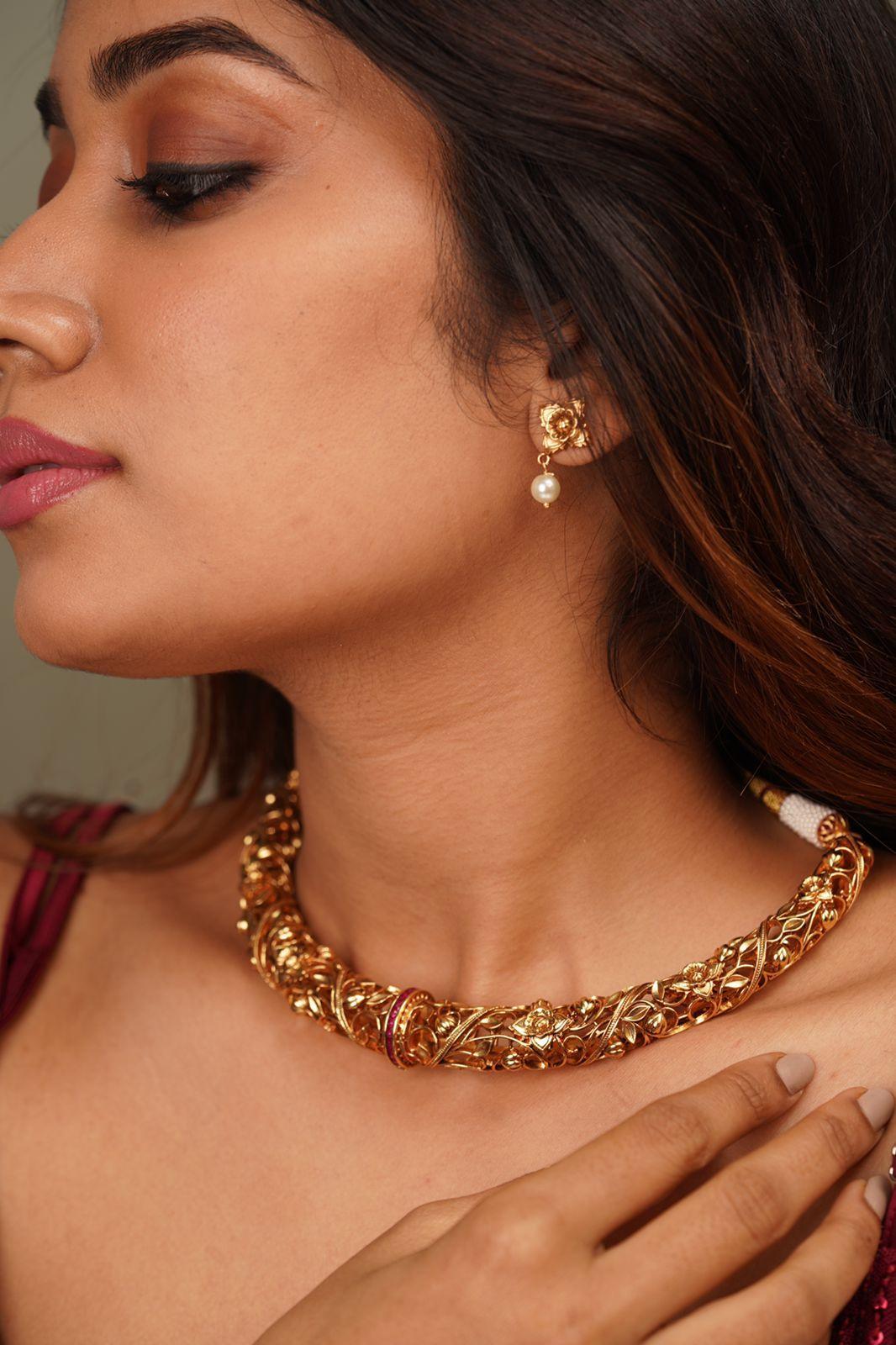 Sone Ki Hasli With Earrings - Attrangi