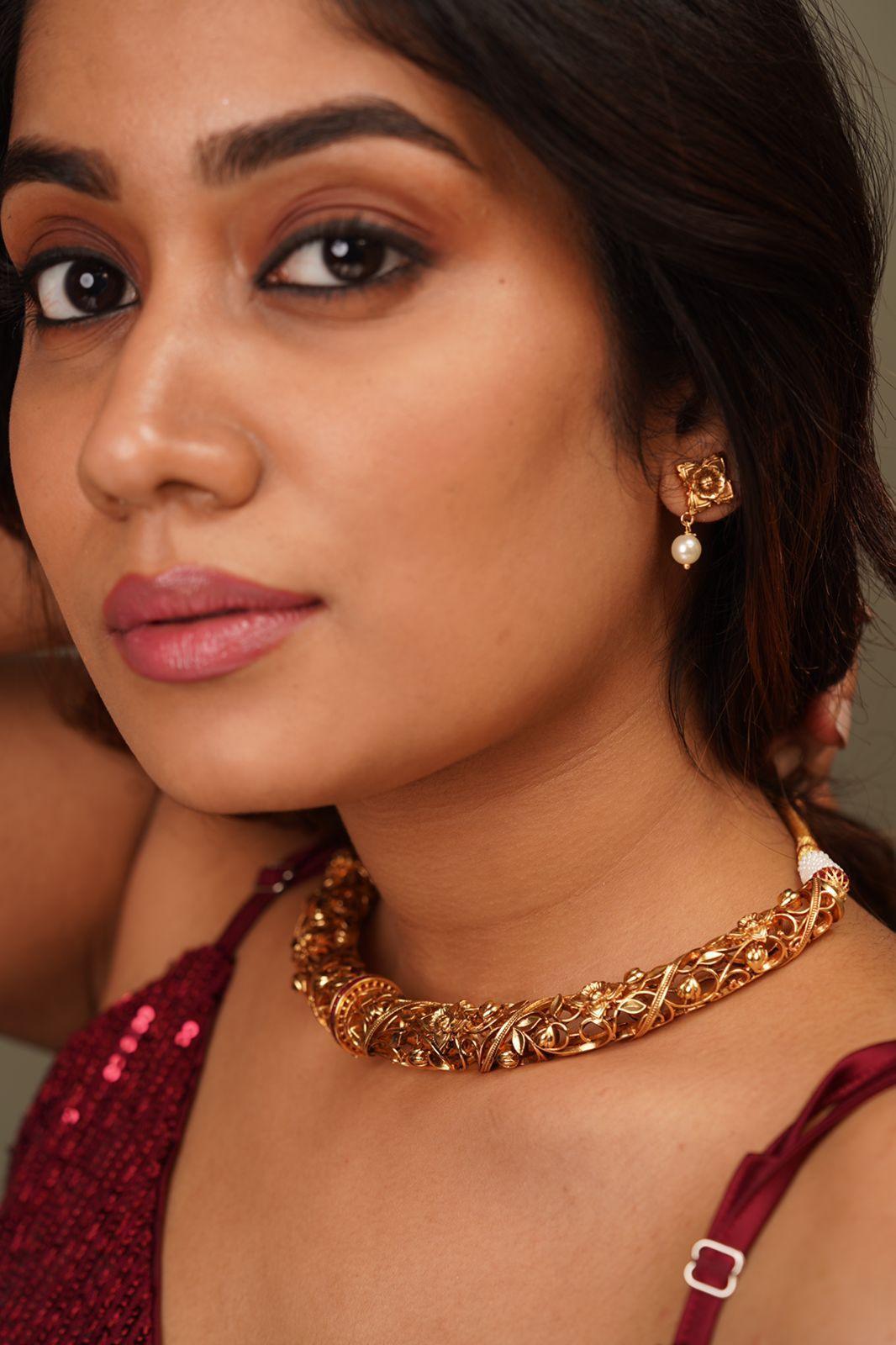 Sone Ki Hasli With Earrings - Attrangi