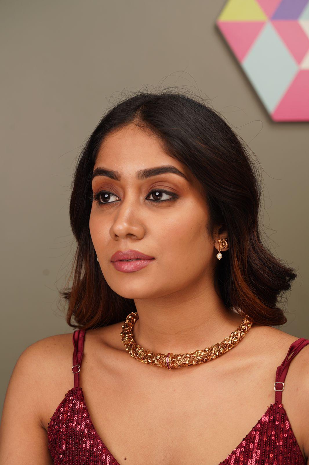 Sone Ki Hasli With Earrings - Attrangi
