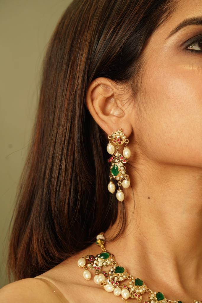 Zoya Jadaau Necklace Set - Attrangi